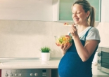 Phụ nữ mang thai nên ăn quả gì? 3 loại kết hợp với nhau sẽ rắc rối